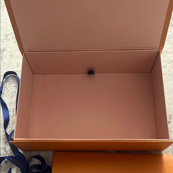Louis Vuitton Orange Box with Blue Ribbon, envelope 11 x 7 x 3 solofficialkw.com